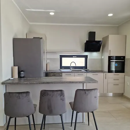 Villa V